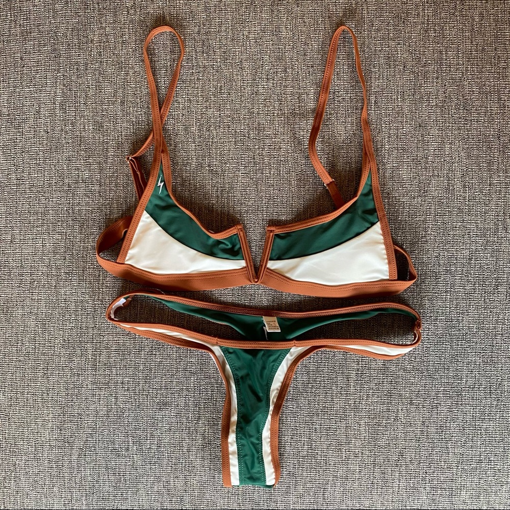 Bikini - Picture 3 of 5